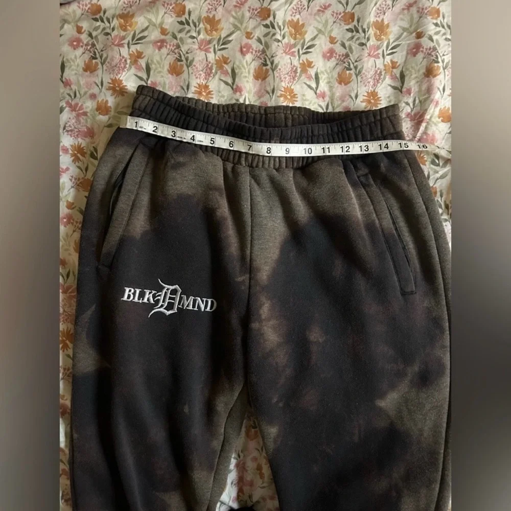 T-Crew Bleach Dyed Sweatpants – Size Large
